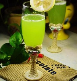 Apple bitter melon pineapple juice