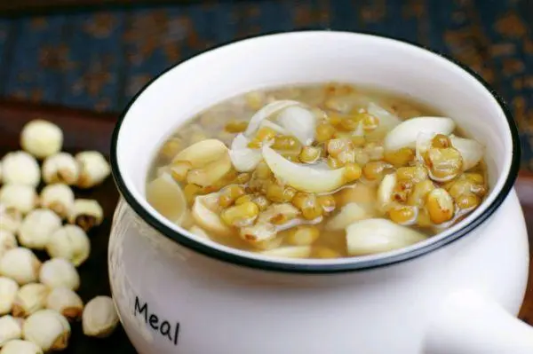 Lily and Mung Bean Soup
