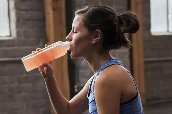 How should athletes supplement vitamin C?