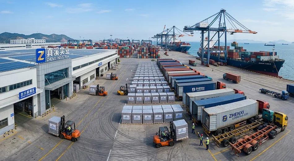 Lightweight aluminum beverage cans packed on pallets for global ocean freight transport optimization