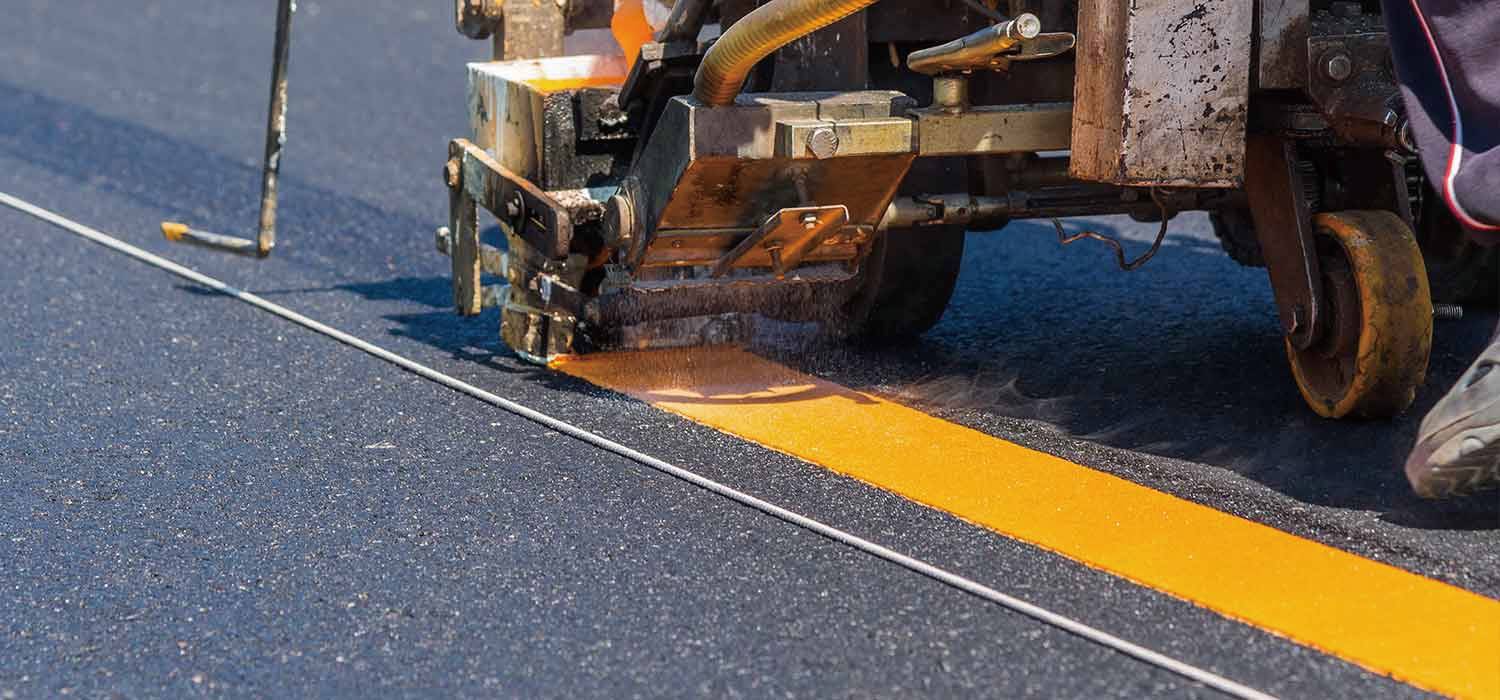 peinture thermoplastique pour marquage routier en cours d'utilisation