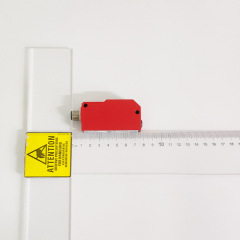 German Leuze diffuse reflection photoelectric sensor model FRK 95/44-350 L
