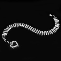 Four rows of diamond pet collars, cat and dog chains, heart-shaped accessories