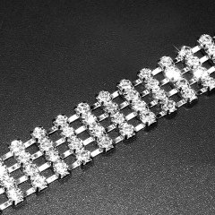 Four rows of diamond pet collars, cat and dog chains, heart-shaped accessories