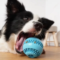 Hot Selling Spike Dog Ball Natural Rubber Teeth Cleaning Small Medium Puzzle IQ Leakage Food Dog Toy Ball