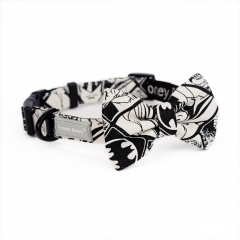 Detachable bow on pet collar