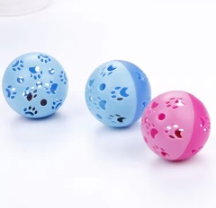 The color of the paw print bell ball is random.