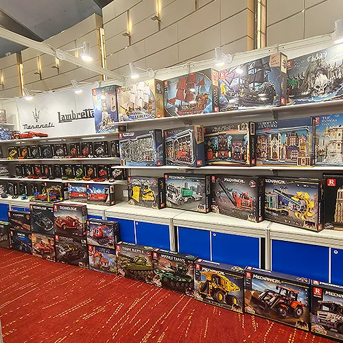 Different reobrix boxed building blocks in the showroom.