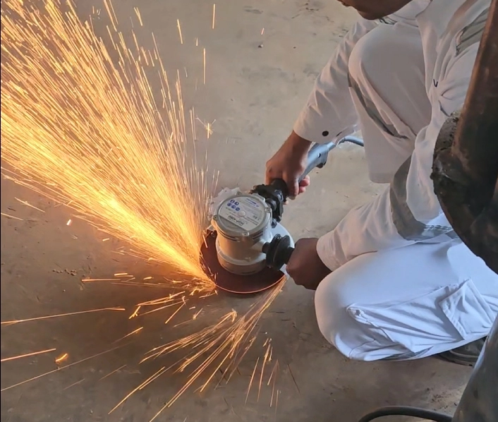 FUJI high-frequency grinder performing industrial grinding work