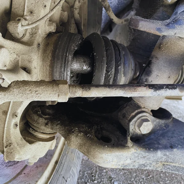Why Stabilizer Links Break and How to Prevent It – worn and corroded stabilizer link failure