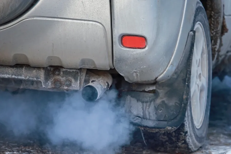 What Happens When You Put Too Much Oil in the Car – blue smoke and oil leak symptoms