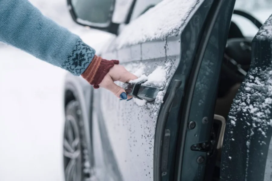 Tips on How to Safely Unfreeze a Car Door Quickly and Safely without forcing the door open