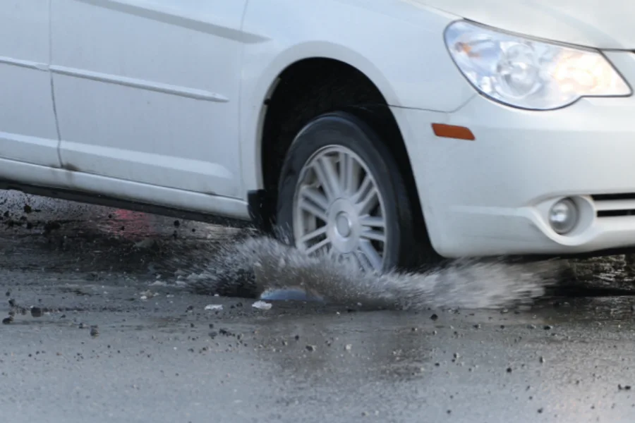 Shock absorber piston rod damage caused by road debris, illustrating how external factors lead to oil leaks and shock absorber failure.