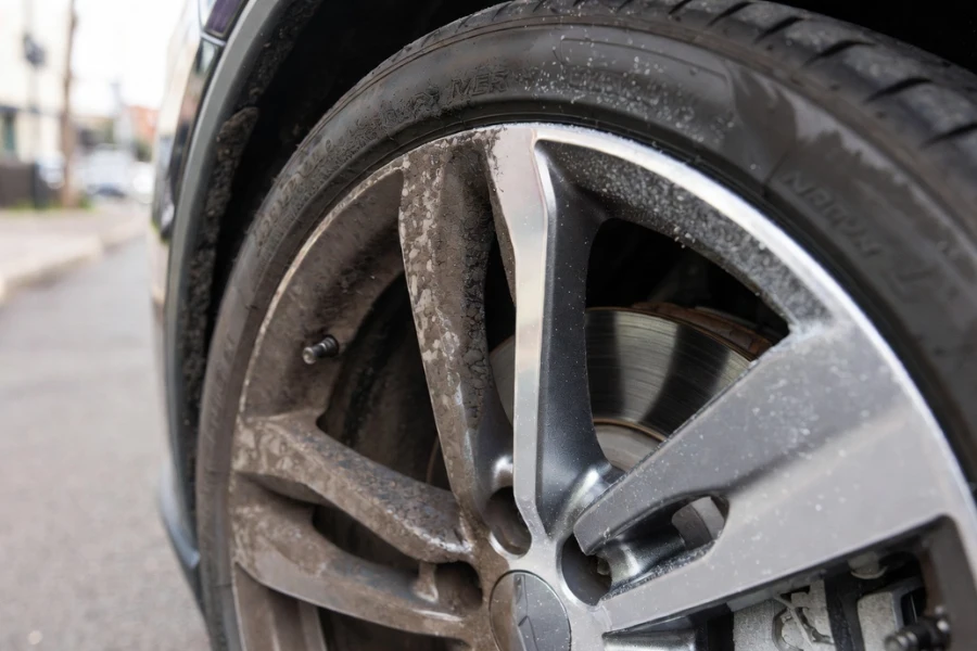brake dust comparison between ceramic and semi metallic brake pads
