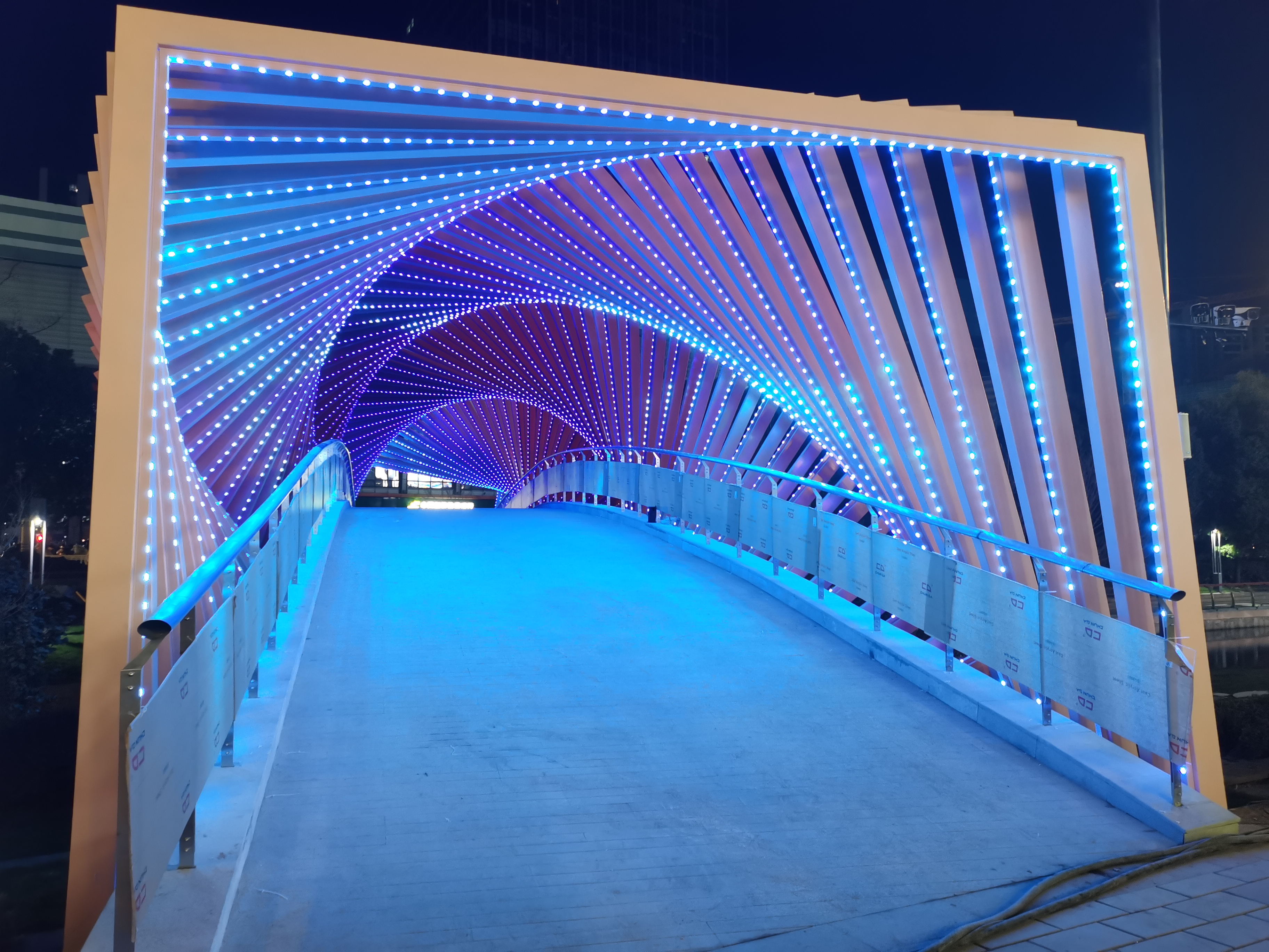Situational interactive LED lighting for pedestrian bridge with multi-dimensional perception