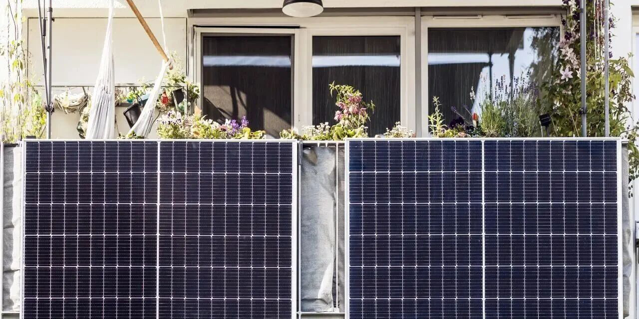 Austria’s maximum grid‑connected power for balcony PV is 800 W.Image: Mariana Serdynska/Shutterstock