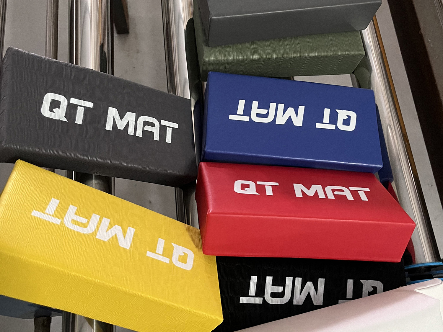 Colorful QT MAT protective mats on the production line