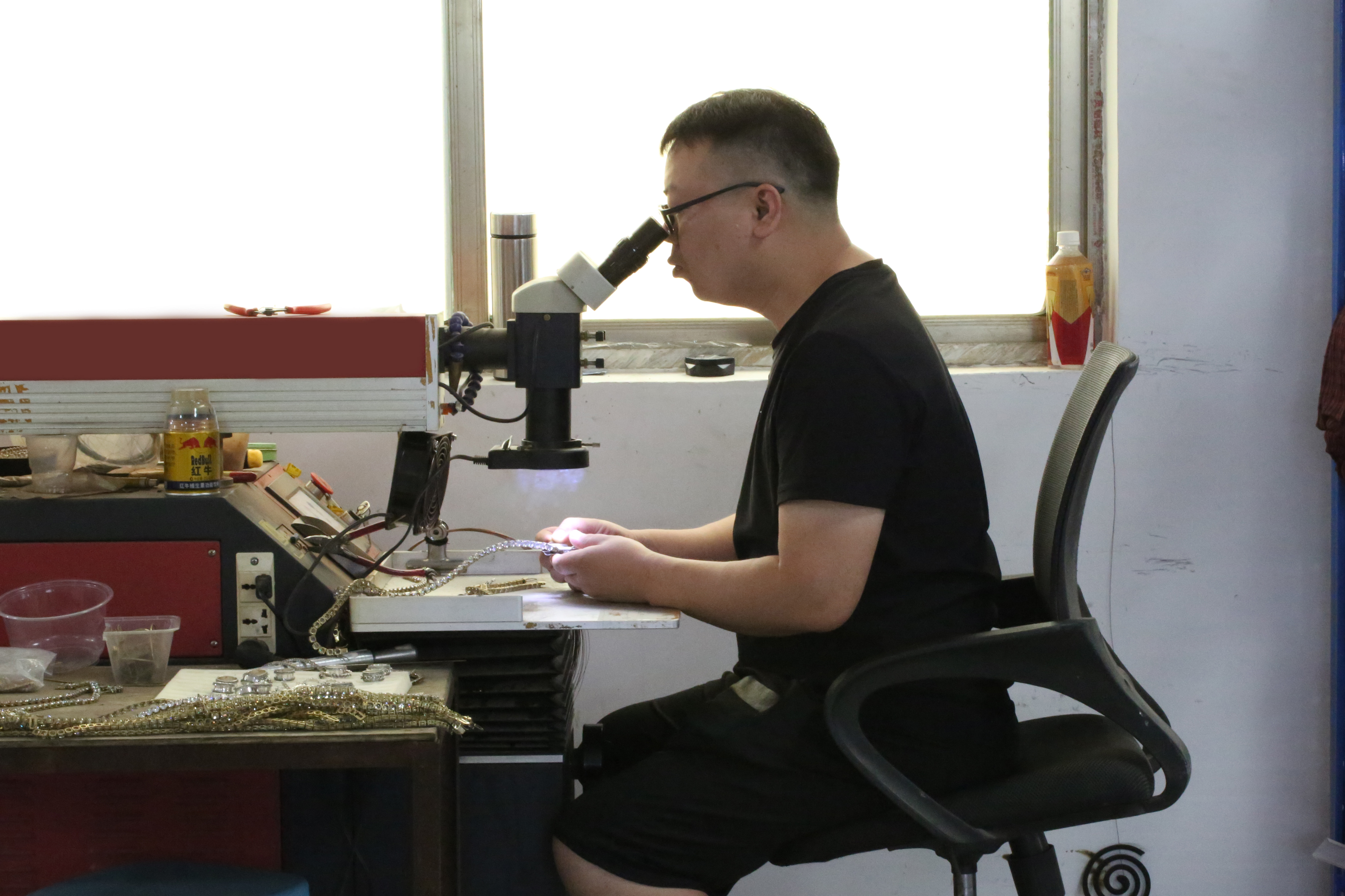 Jewelry workmanship area at XingSheng Jewelry