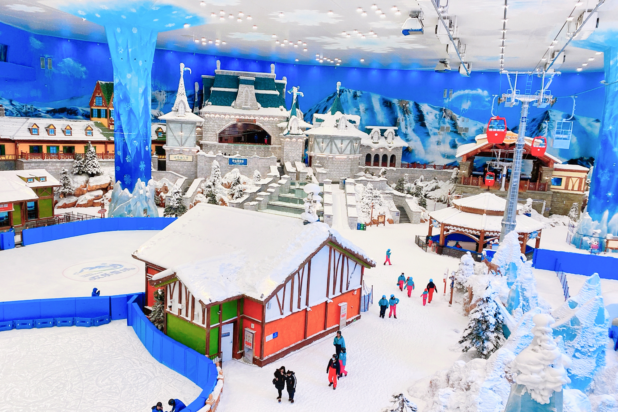Indoor snow park layout showing snowmaking and circulation design