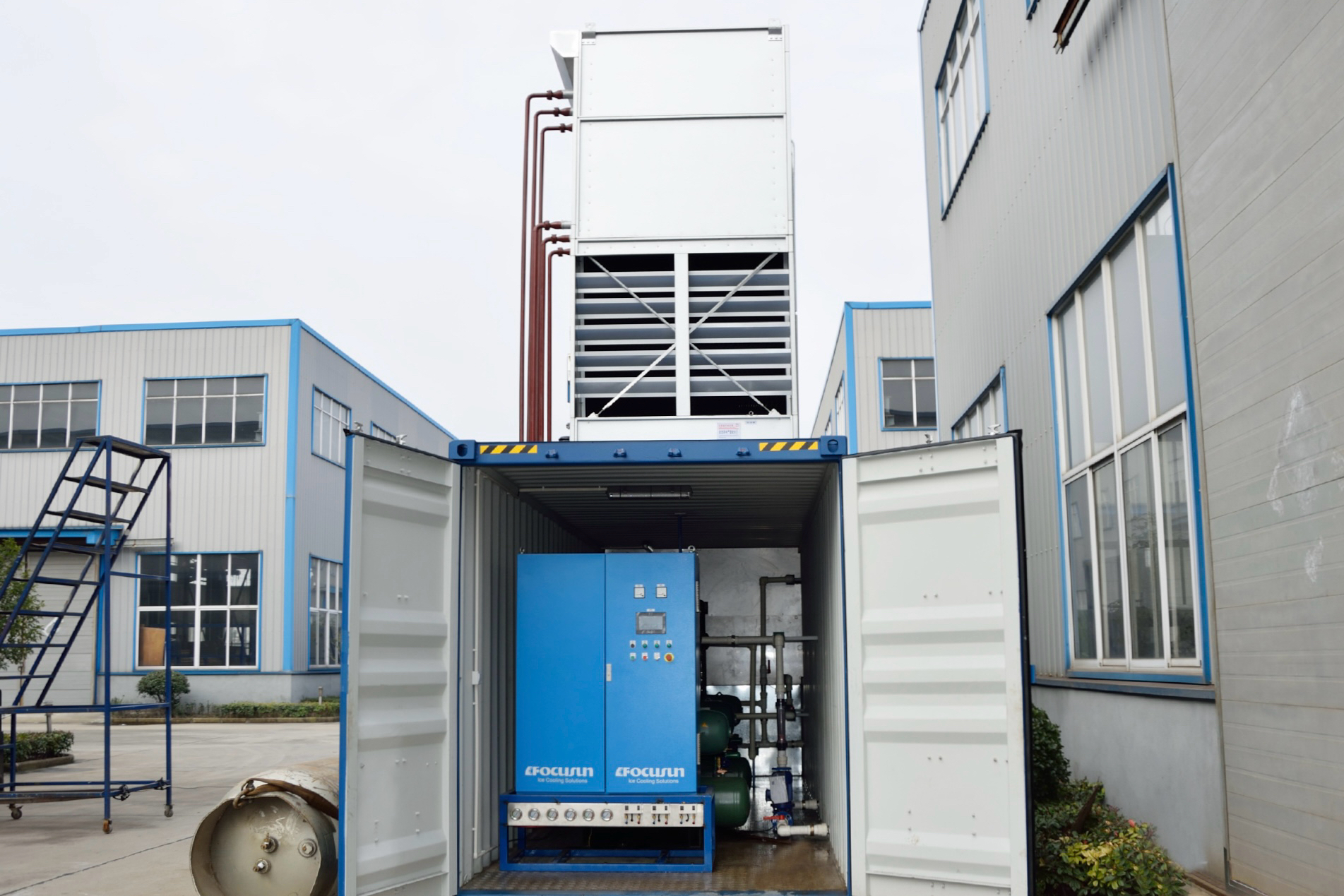 Focusun industrial water chiller system with integrated pump and buffer tank