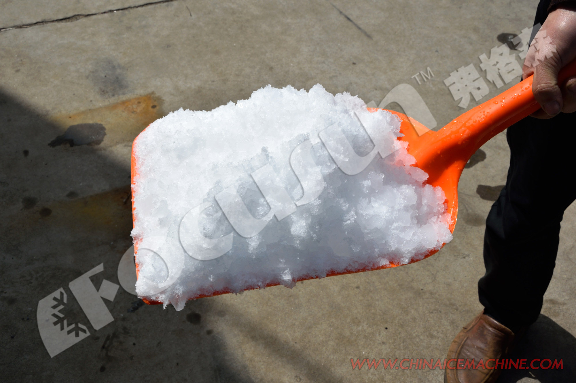 Crushed ice for commercial food processing and seafood cooling