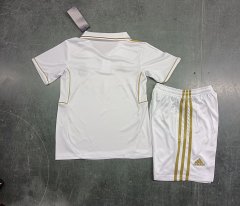 11-12 Real Madrid home kids, please note that socks can only be used for the new season or the same color