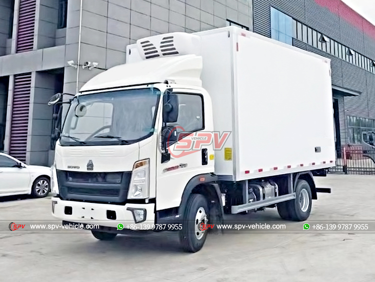 Sinotruk Freezer Van Truck - Front Left