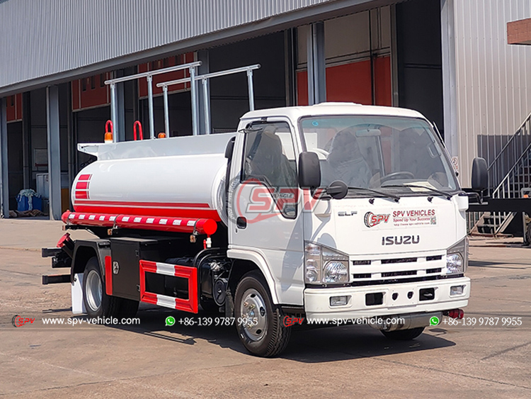 ISUZU 4 Tons Fuel Carrying Truck - Front Right