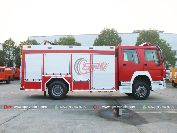 SINOTRUK 5m³ Water Tank and 1m³ Foam Tank Fire Truck