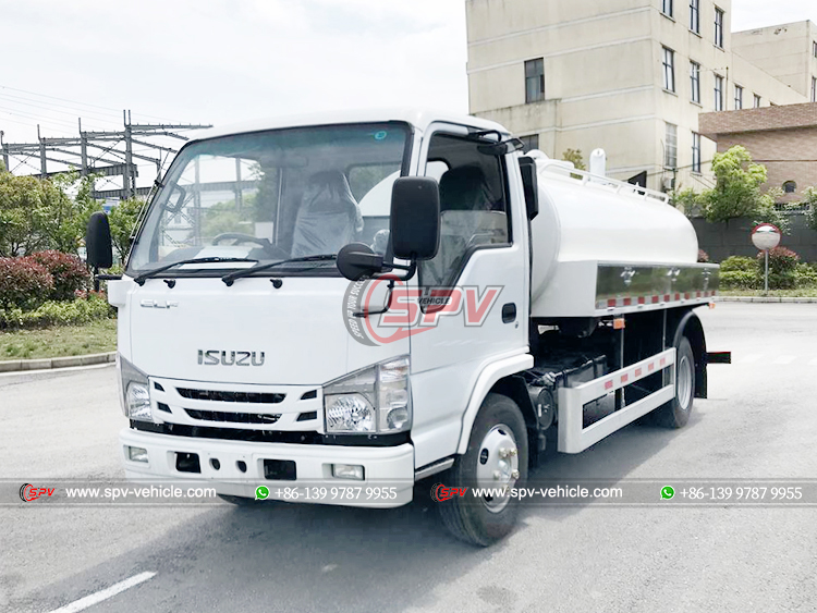ISUZU 100P Light Honey Sucker Truck - Front Left
