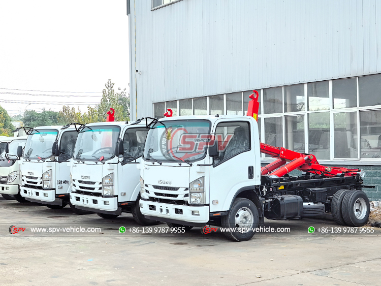 ISUZU 4x2 Light-duty Hook Arm Garbage Lorry - Front Left