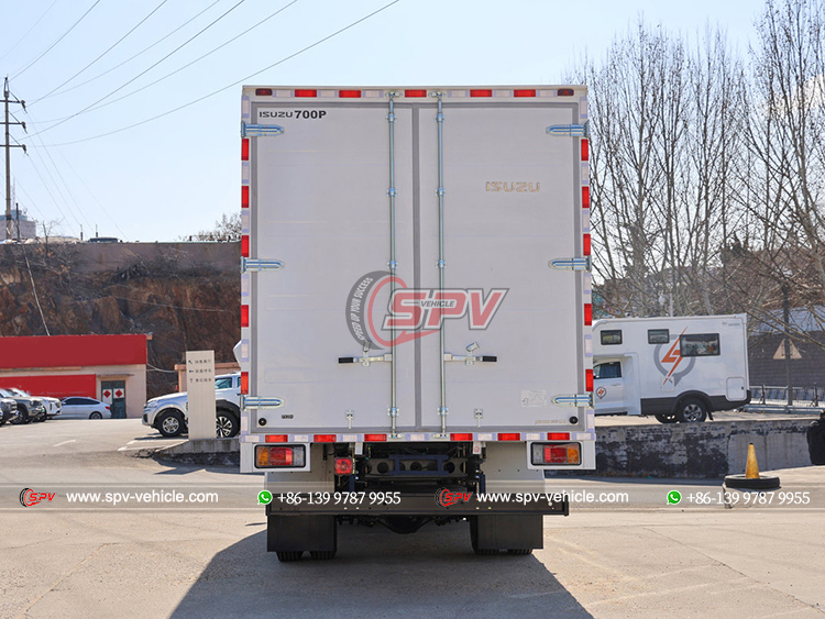 700P Bob Truck ISUZU - Rear