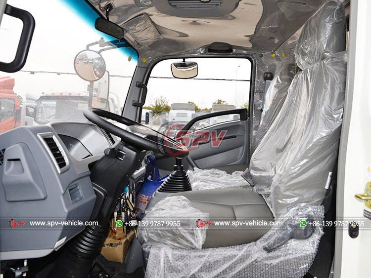 Cabin of HOWO 140 Ps Van Truck