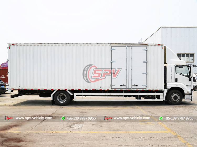 ISUZU GIGA Heay-duty Box Truck - Right