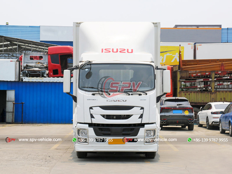 ISUZU GIGA Commercial Truck - Front