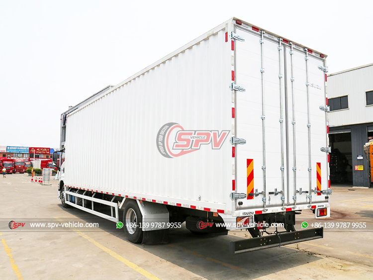 ISUZU GIGA Cube Truck - Rear Left