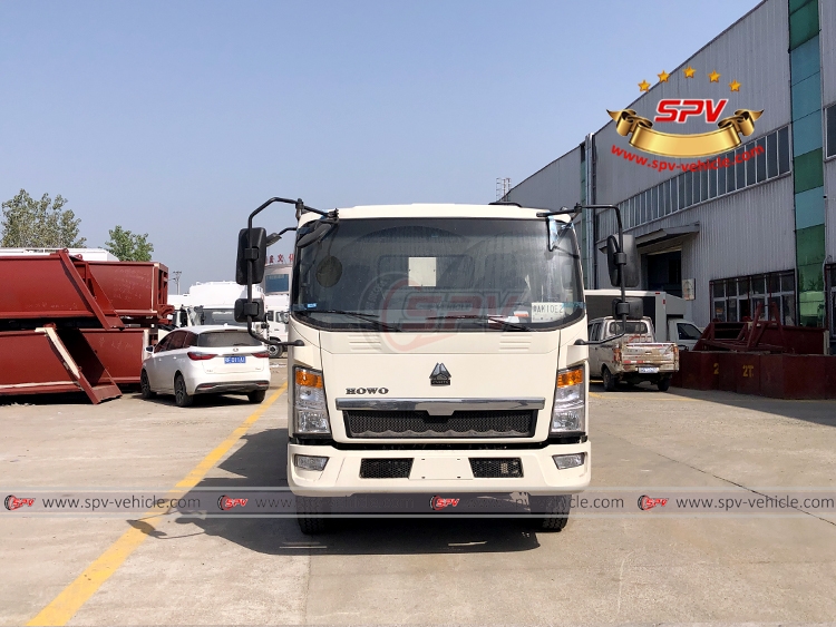SINOTRUK 8 CBM Garbage Disposal Truck - Front