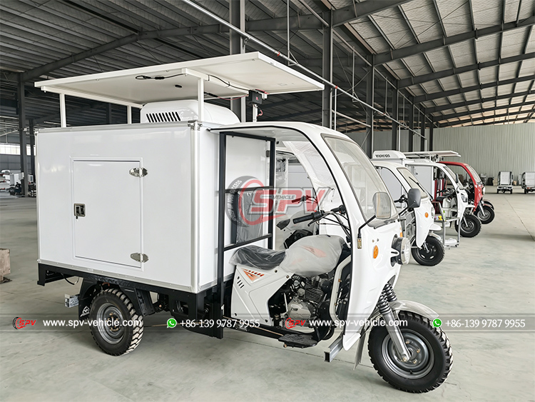 1 Ton Refrigerator Tricycle in Workshop