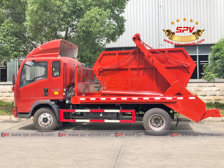 HOWO 6 CBM Swing Arm Trash Truck - Left