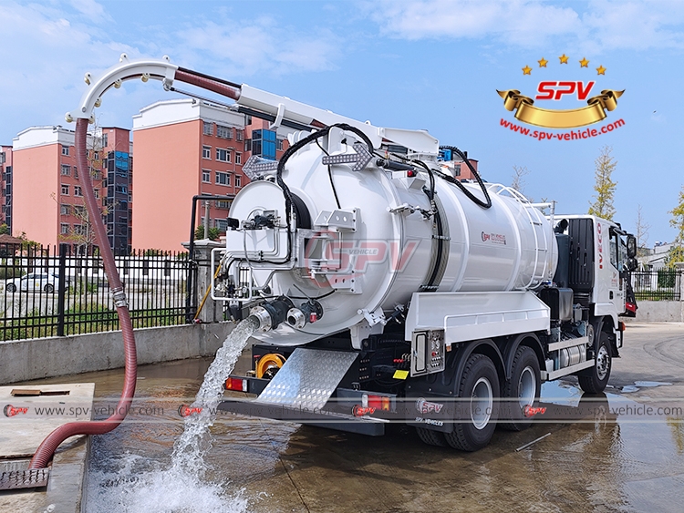 14,000 Litres Combination Sewer Cleaner IVECO - Discharging Water Test