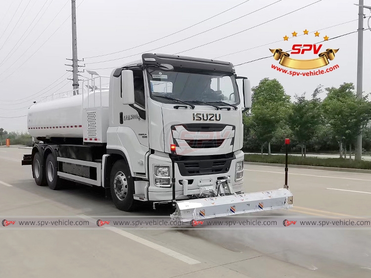 ISUZU 6x4 Road Jetting and Washing Truck - Front Right