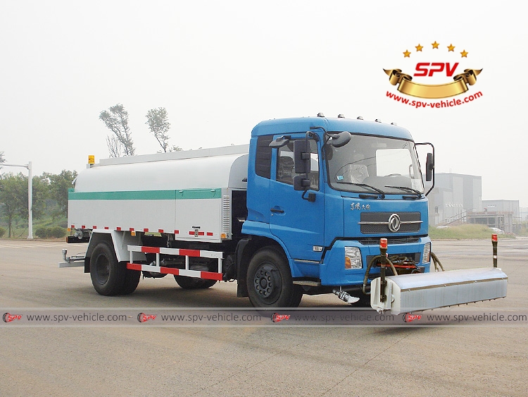 DONGFENG 8,000 Liters City Road Washing Truck - Front Right