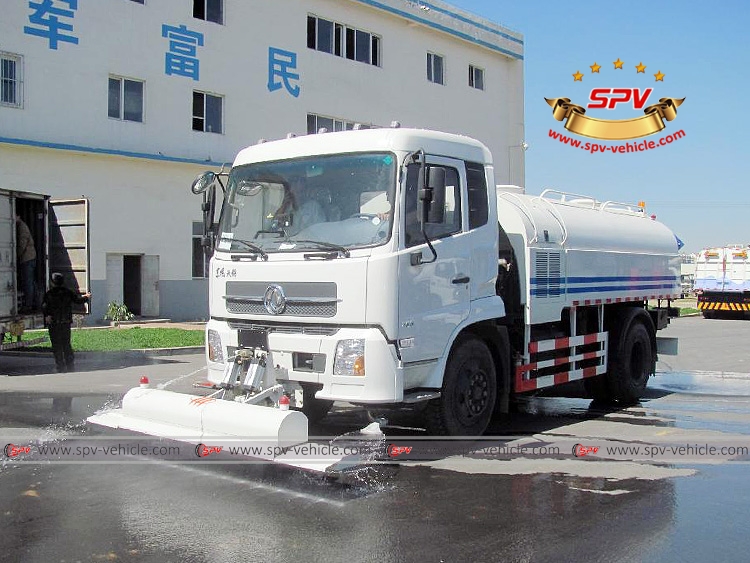 DONGFENG 8,000 Liters Road Surface Cleaning Truck - Front Left