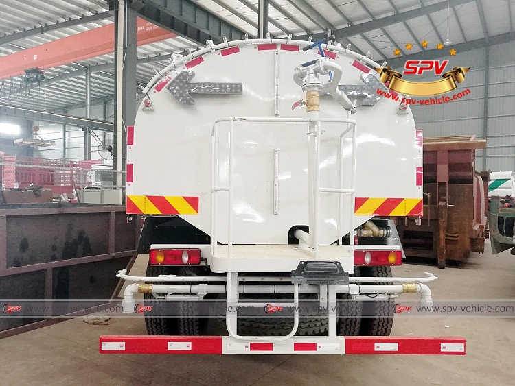 DONGFNEG 8,000 Liters Street Jetting Truck - Rear