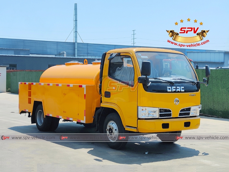 Dongfeng 3,000 Litres Hydro jetting truck - Front Right