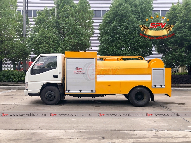 JMC 2,000 Litres Storm Drain Cleaning Truck - Left