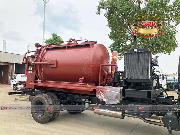 6,000 Liters Combined Vacuum Jetting Superstructurer - Front Right