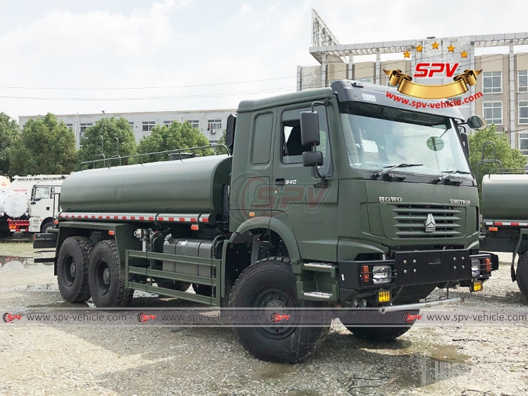 6x6 Park Irrigating Lorry Sinotruk - Front Right