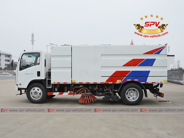 ISUZU 700P Road Spraying and Sweeper Truck - Left