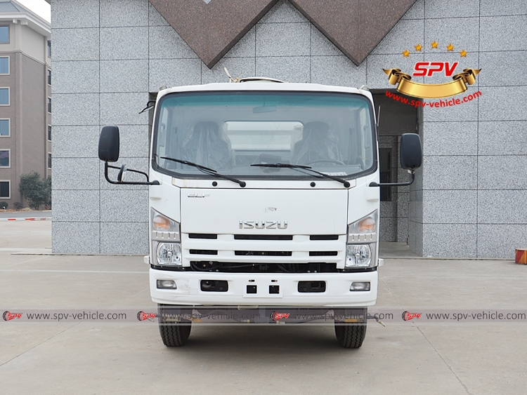 ISUZU NPR Street Washing and Sweeper Truck - Front